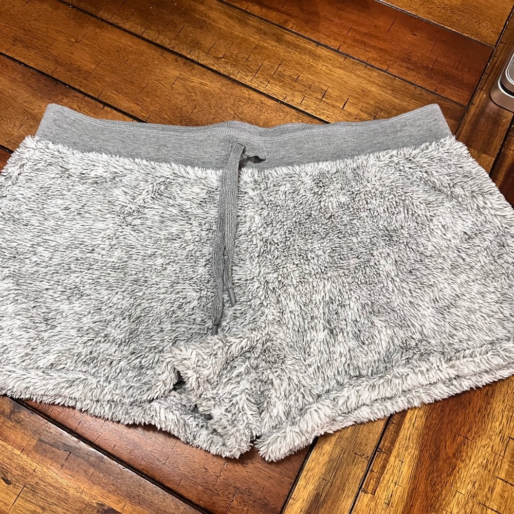 P.J. Salvage Heather Grey Women’s Fuzzy Shorts Size L New with Tags
